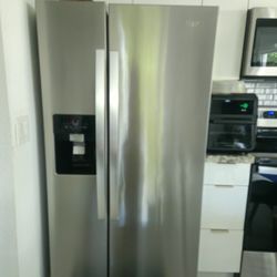 Like New Whirlpool Stainless Steel Refrigerator  33'