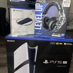 Ps5 Pro / New Headset / Stand / Extra Controller 