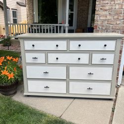 Refinished Solid Wood dresser and Nightstands X2