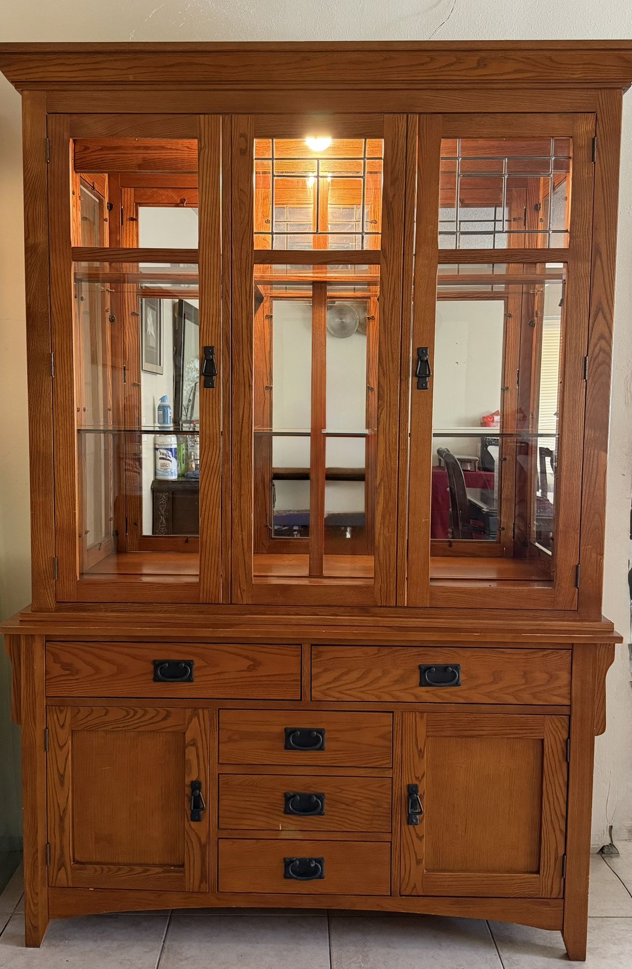 Lighted Oak China Cabinet – 6ft Tall, Great Condition (Lancaster) (i accept offers)
