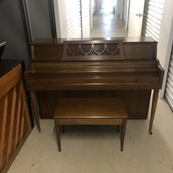 Wurlitzer Console Piano 1973