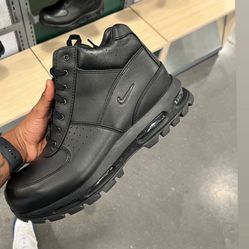 Men size 9.5 available !