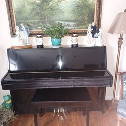 Used KAWAII Piano in Very Good Condition!