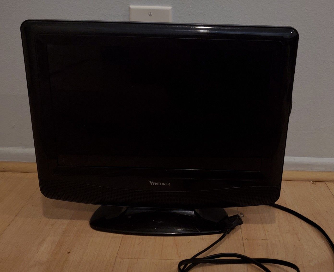 Venturer 15" LCD Digital TV