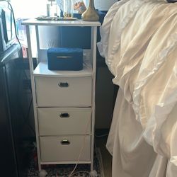 Dormify Nightstand With Charging Port 