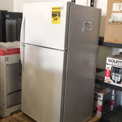 Kenmore 20 Cu. Ft Refrigerator With Top Freezer Model: 111.(contact info removed)5