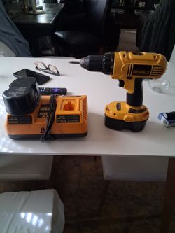 Dewalt 18 volt drill with dual charger