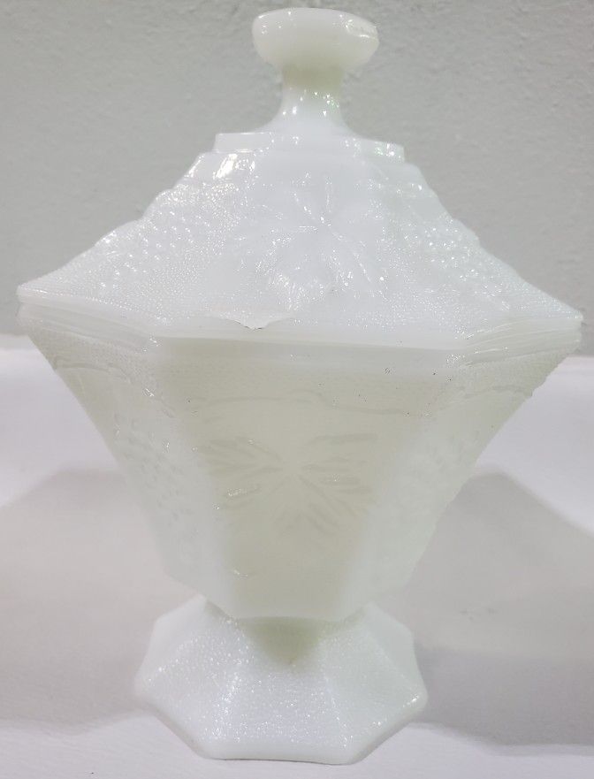 Anchor Hocking V5G Milk Glass Pedestal Candy Dish w/ Lid Harvest Grape Pedestal