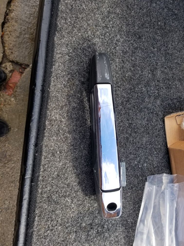 08 GMC SIERRA driver side door handle