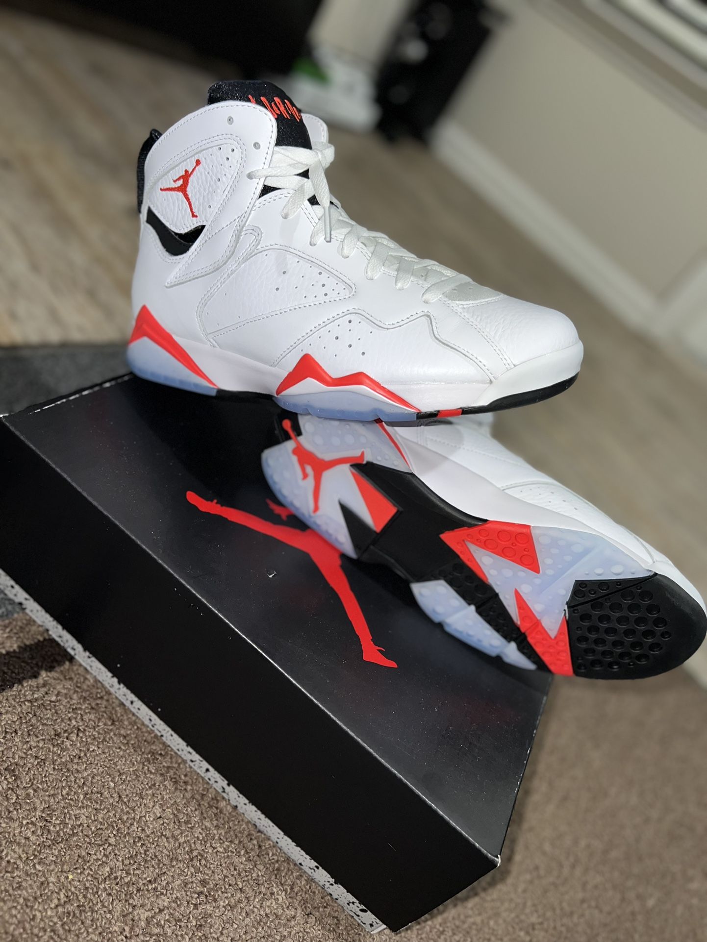 AIR JORDAN RETRO WHITE INFRARED