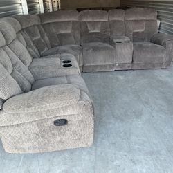 Gray Sectional W Recliner  And Cupholders