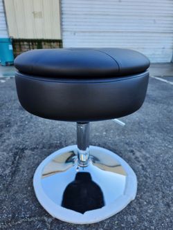 Chair W/storage 