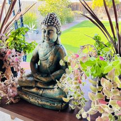 Statue zen the symbol of peace 