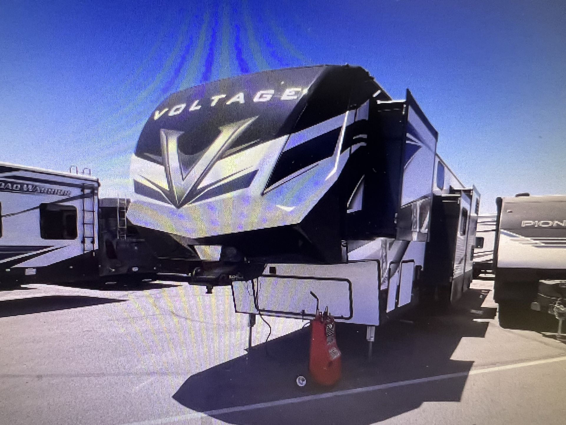 2021 TRITON 4271 TOYHAULER