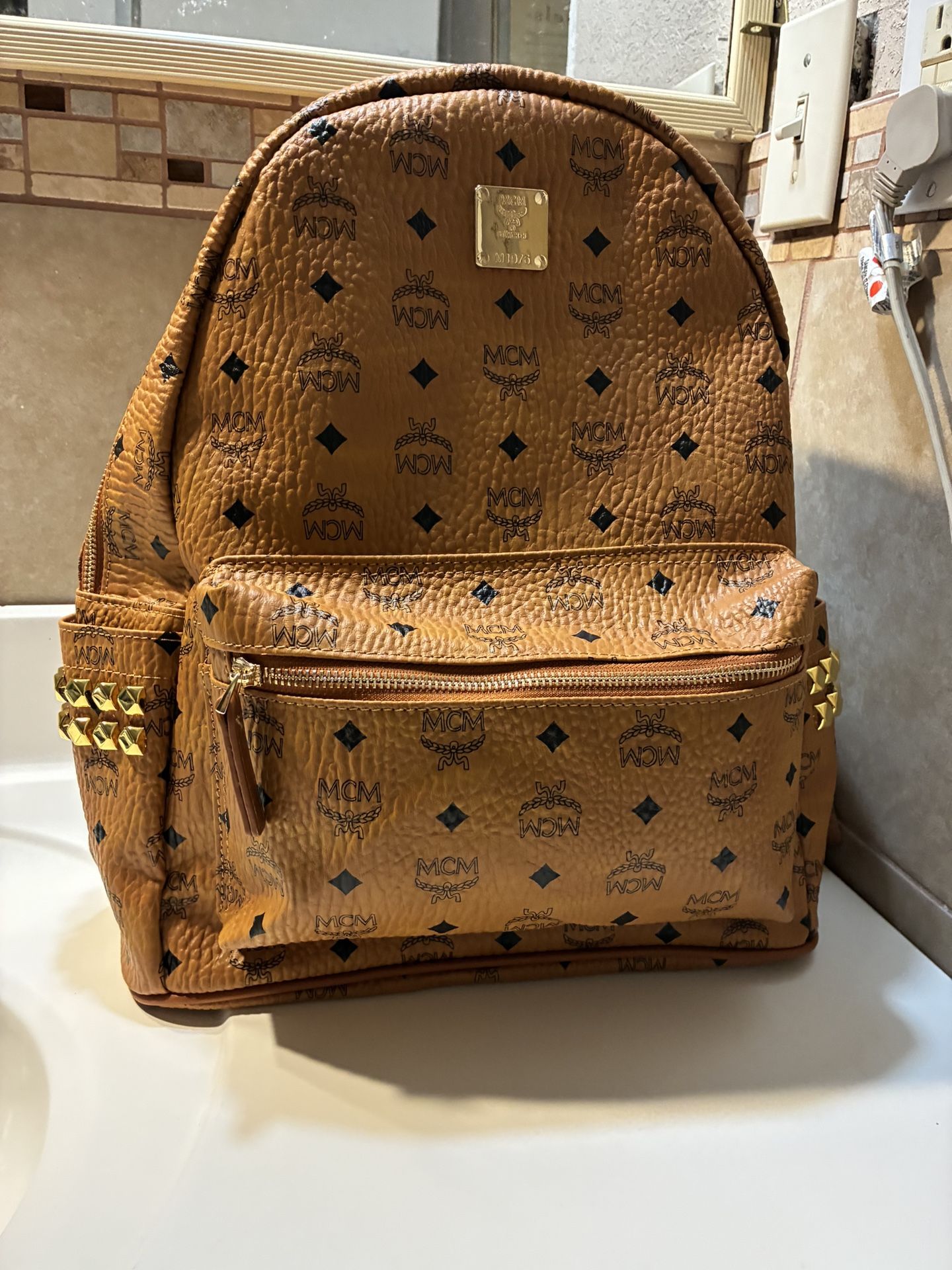 MCM BACKPACK ( REAL )