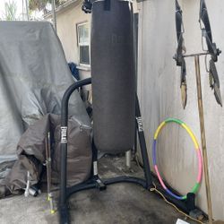 Everlast Punching Bag With Stand And Gloves Included.