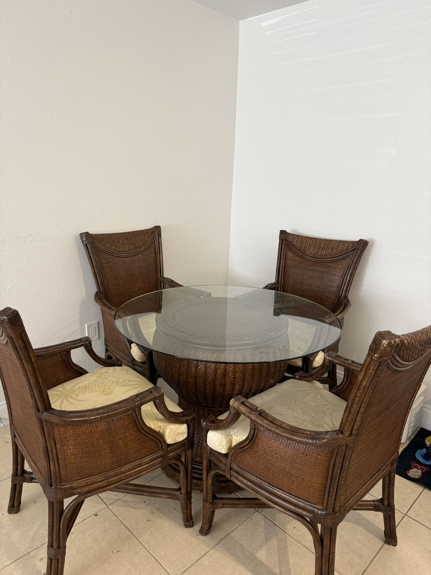 Dining Table & Chairs