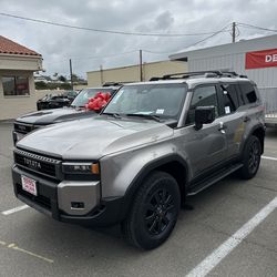 2025 Toyota Landcruiser- LOW MILEAGE- LIKE NEW- Rare color combo- Includes Extended Warranty