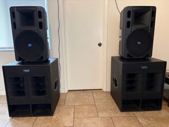 Power speakers Mackies