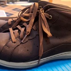 COLUMBIA Three Passes Brown Leather Chukka Boots Men's 11.5. like new 