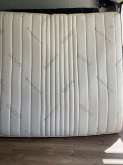 Saatva king mattress
