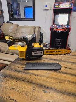 DeWalt Brushless 12-Inch Cordless Chainsaw panchos tools