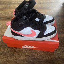 Nike Court Borough Mid