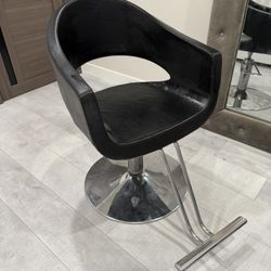 Hairstylist Chair 