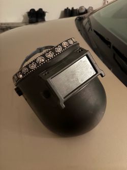 Welding helmet