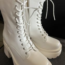 White Women Boots Size 7.5 New