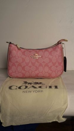 Coach Signature Shoulder Bag Pink