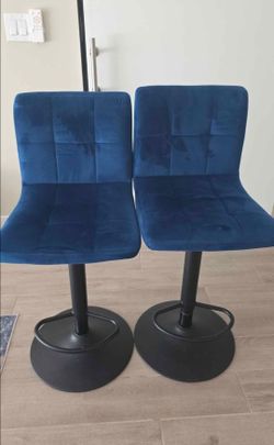 Pair of 2 blue velvet barstool chairs