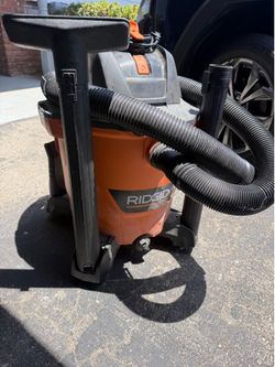 Rigid 12 gal vacuum