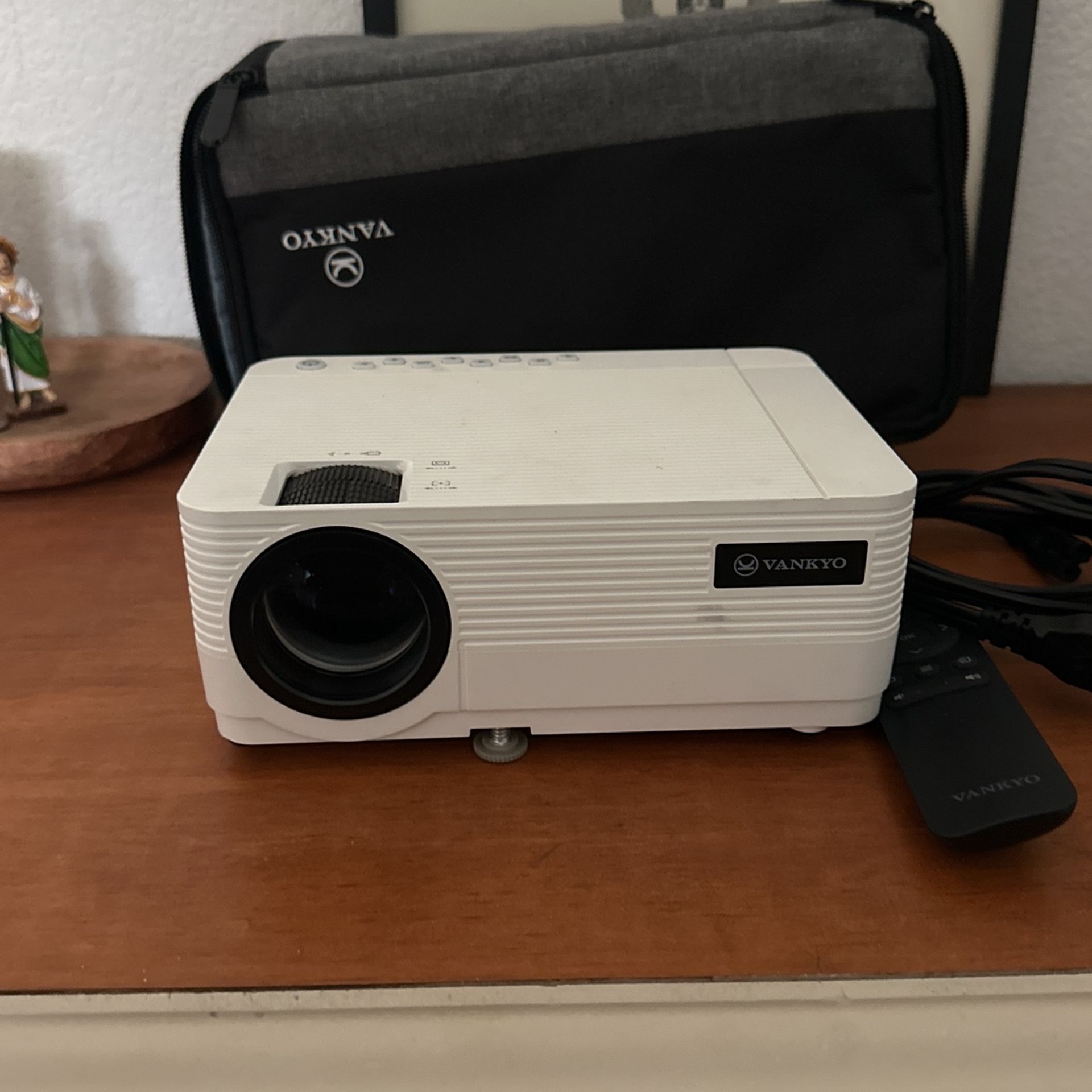 Vankyo - Leisure 470 Pro Native 1080P Wireless Single LCD Mini Projector - White