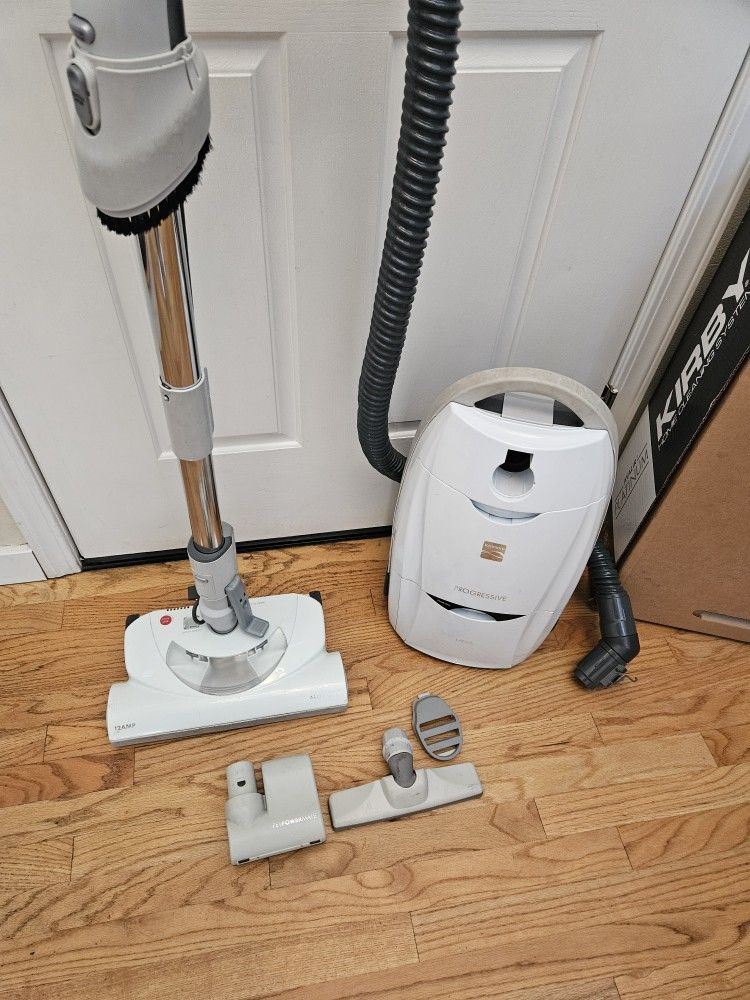 New Cond KENMOR CANIESTER VACUUM , ATTACHMENT. , AMAZING POWER SUCES. , WORKS EXCELLENT. , IN THE BOX