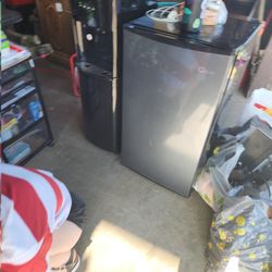 Mini Fridge 