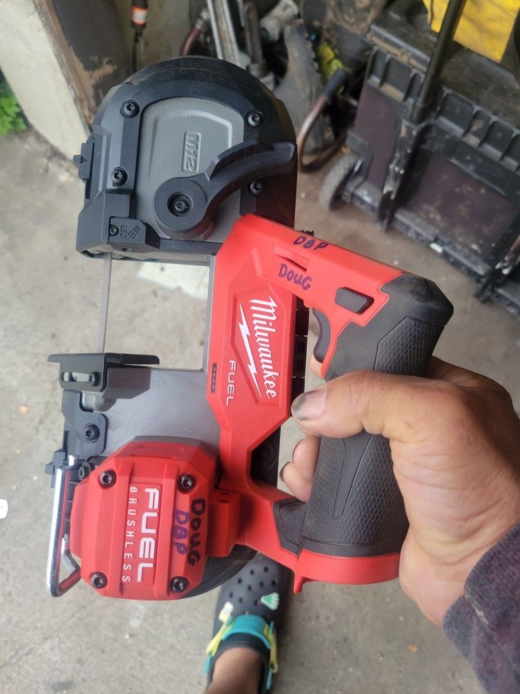 MILWAUKEE M12V NO VATERIA NO CARGADOR