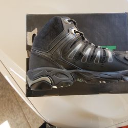 tenis de seguridad con punta de acero nuevos y en su caja hytest. New steel toe safety shoes in their hytest box