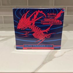 Pokemon Darkness Ablaze Elite Trainer Box