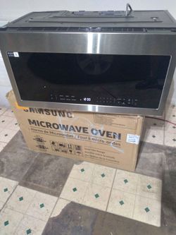 Samsung Bespoke Smart 2.1 cu. ft. 1000 W Stainless Steel Over-the-Range Microwave with Auto Connectivity New