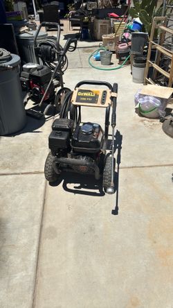 Pressure washer machine. Dewalt 3400 psi. Trabajando $300 firme