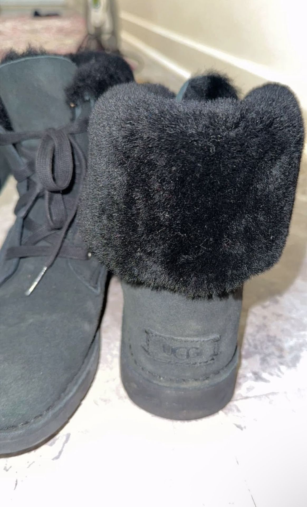 UGG