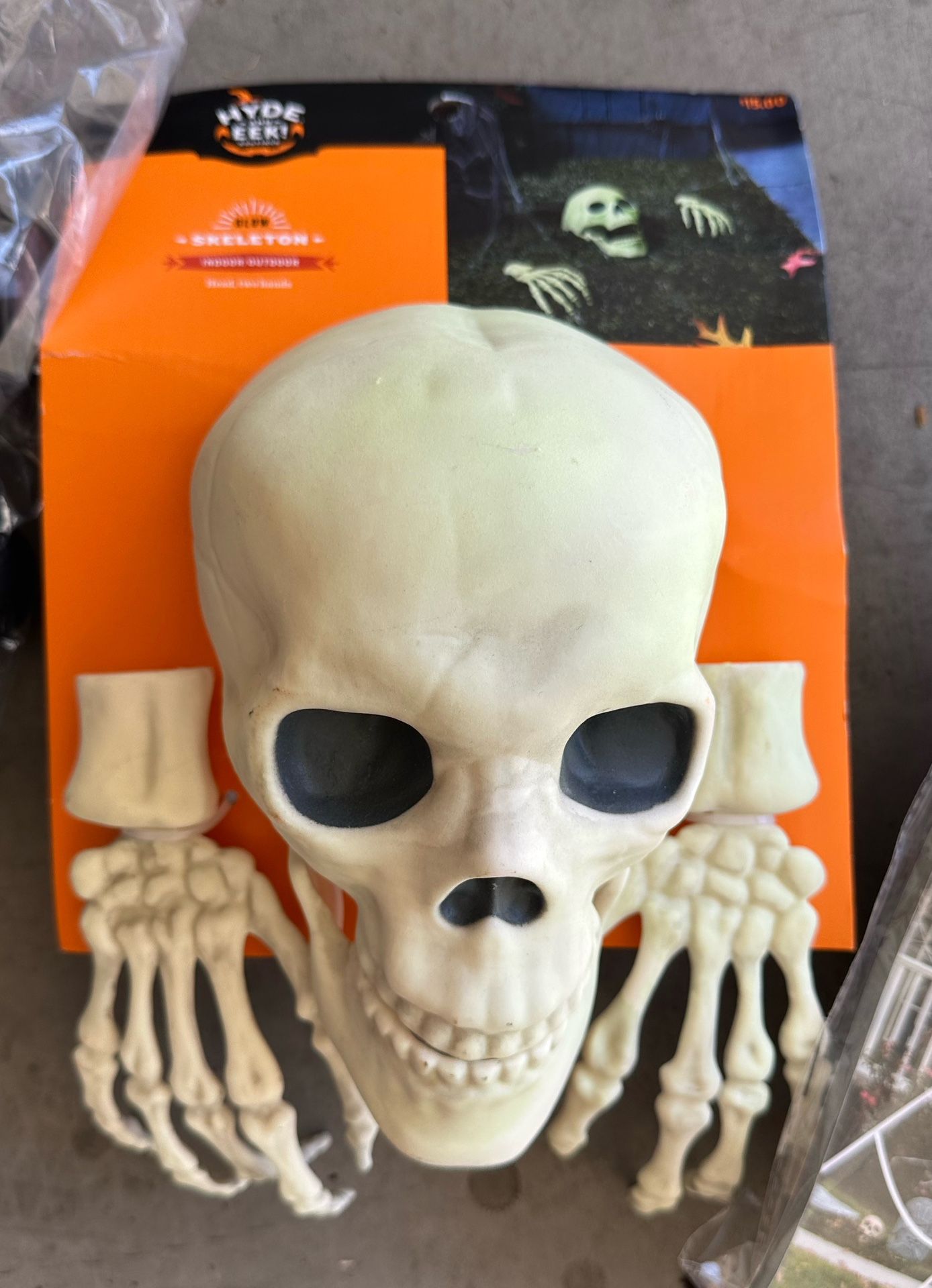 New Halloween Glow In The Dark Skull And Hands Yard Decor