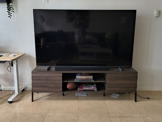 Samsung 75-inch QLED 4K Smart TV, model QN75Q60BAFXZA.