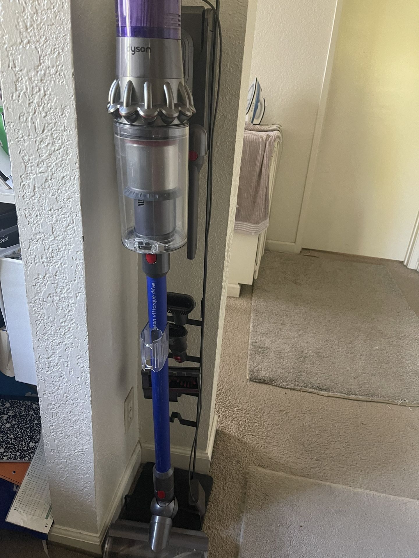 Dyson Cordless Vacuum V 11 With 6 Heads And Stand