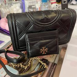Pre Loved Tory Burch Crossbody With Matching Wallet 
