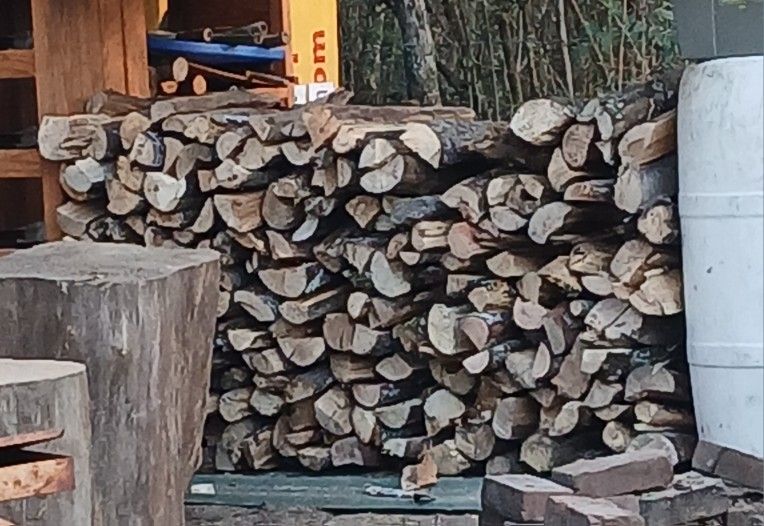 Oak Firewood & Lighter Knot