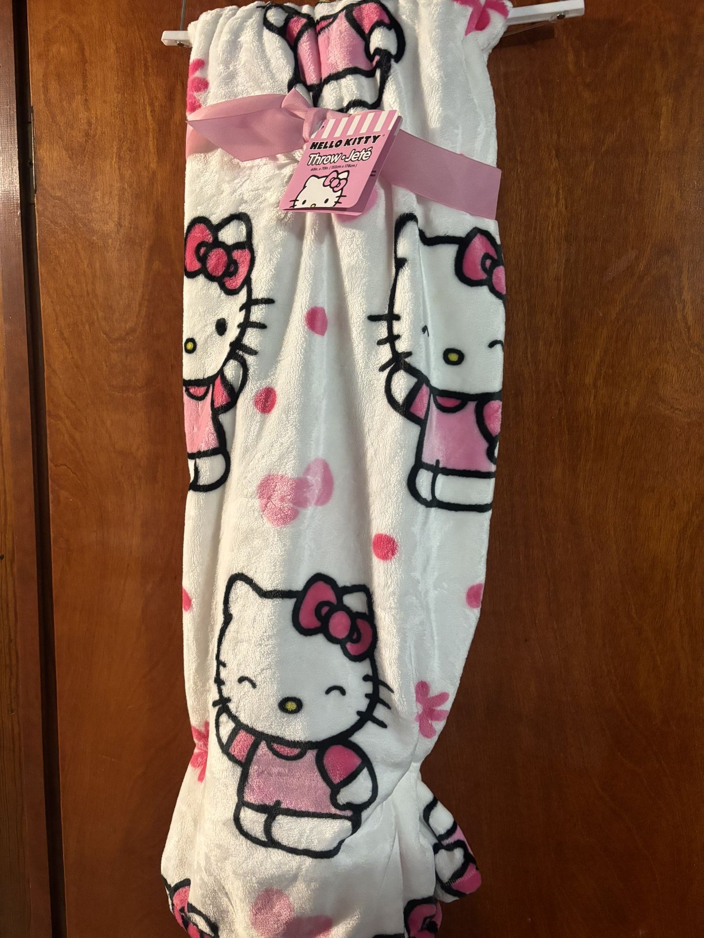 Hello Kitty Flower Daisy Bow Blanket Plush Throw White 60" x 70" Brand NEW