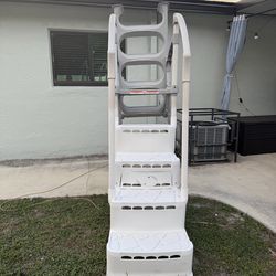 Above ground pool stairs