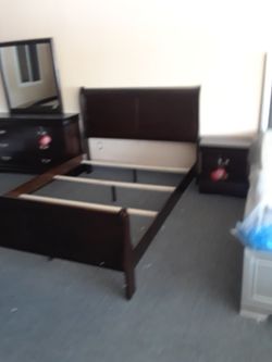 4 piece queen bedroom set dresser mirror nightstand